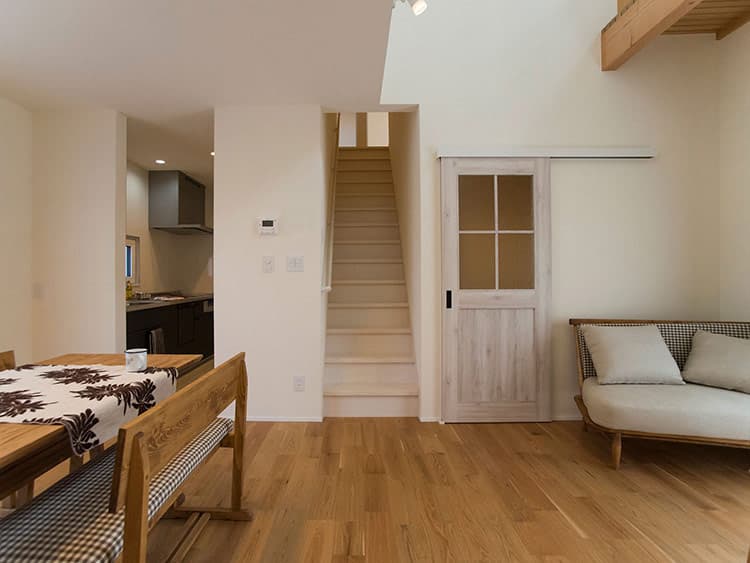 家で音が響く原因は? 建てる際にできる・今すぐできる防音対策も解説